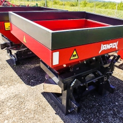 Masina-imprastiat-azot-dubla-800kg-1