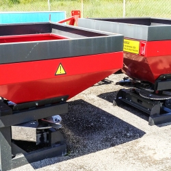 Masina-imprastiat-azot-dubla-800kg-2