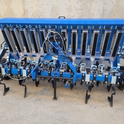 Masina-plantat-ceapa-si-usturoi-pe-4-sau-6-randuri-2