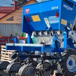 Masina-plantat-ceapa-si-usturoi-pe-4-sau-6-randuri-3