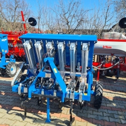 Masina-plantat-ceapa-si-usturoi-pe-4-sau-6-randuri-5